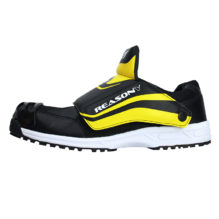 ball hockey player shoes for wet surface
